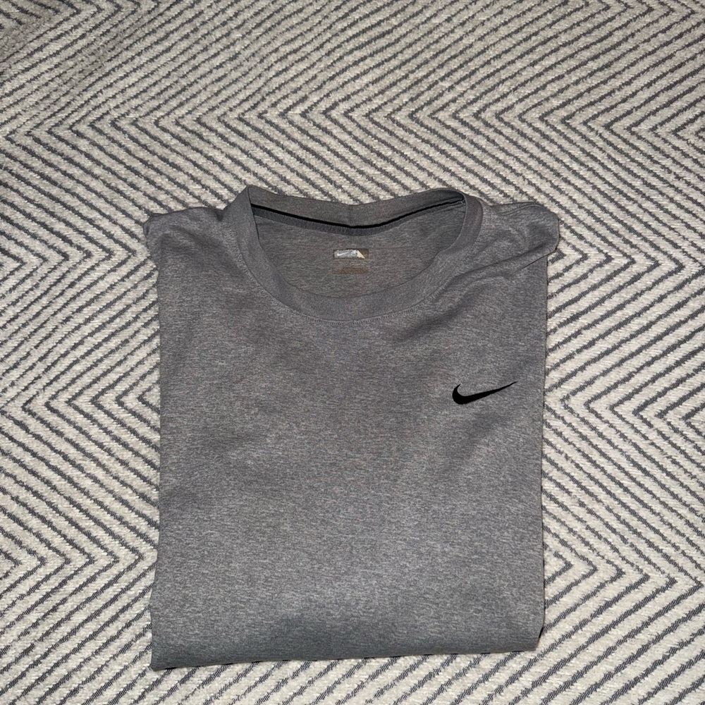 Nike men’s active Heather Gray Tee with Black Logo